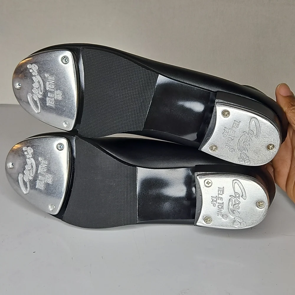 Lace-up tap shoe with a sleekSoft PU leather upper Plastic sole with rubber